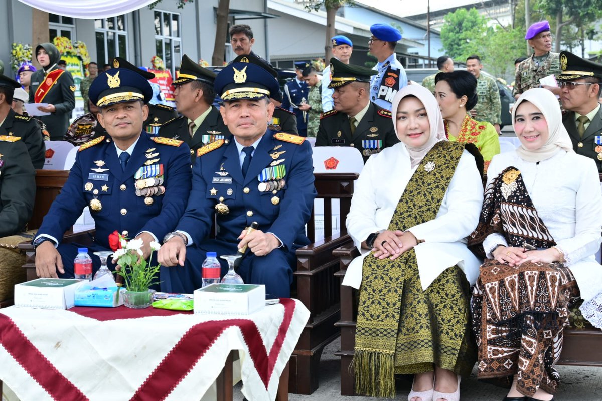 PenSulaiman's tweet photo. Danlanud Sulaiman Ikuti Upacara HUT Ke-81 TNI https://t.co/RBpNujFc8r