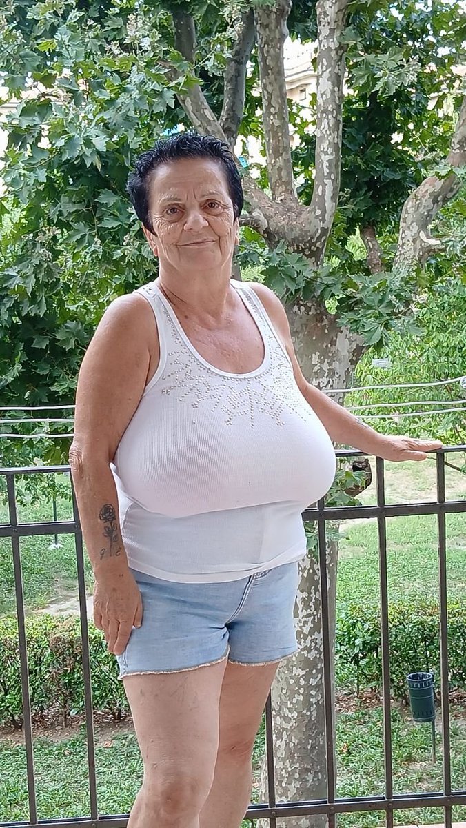 jerry_wheeler98's tweet photo. Hello I'm a single mother of 4 adult children.
I'm lonely and I need a man https://t.co/CXm5N6wCBS