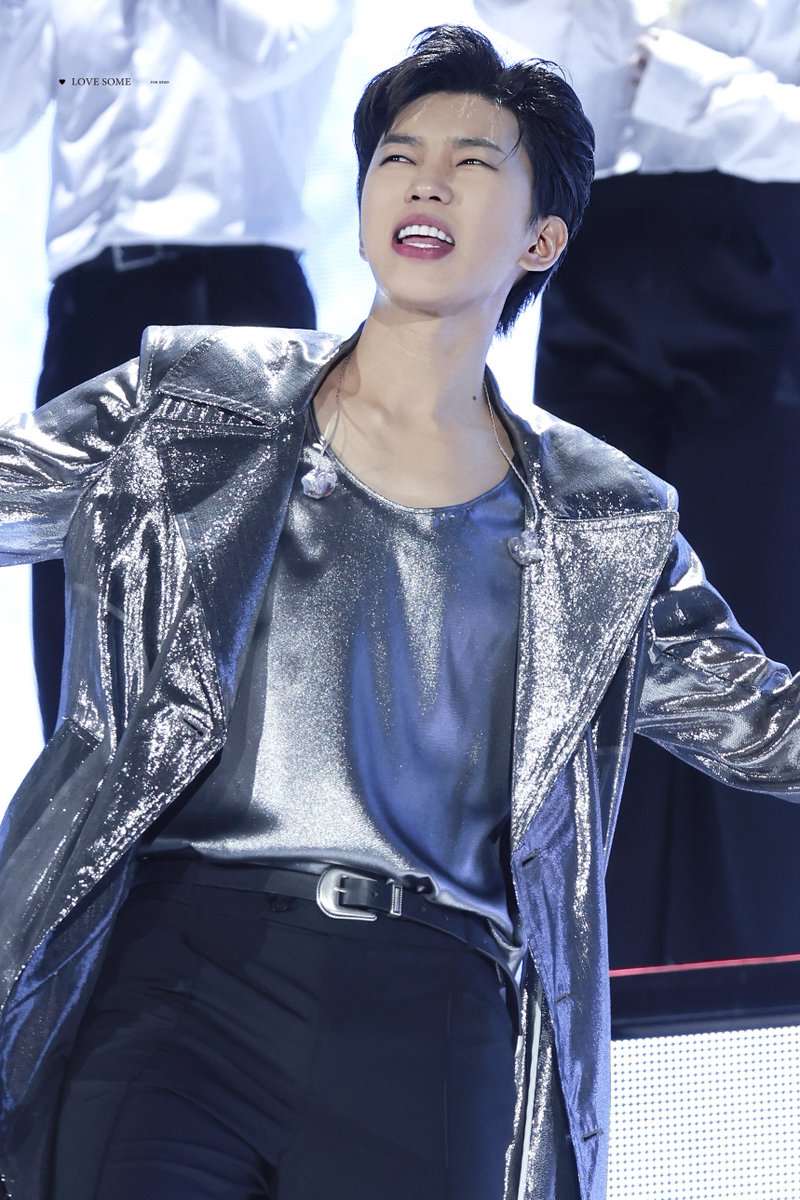 lovesome_616's tweet photo. 260904~0906 IM HERO - THE STADIUM 2
😆

#임영웅 #limyoungwoong #hero #imhero
#임영웅_IM_HERO_THE_STADIUM https://t.co/Z1Y8Wg2a7Y