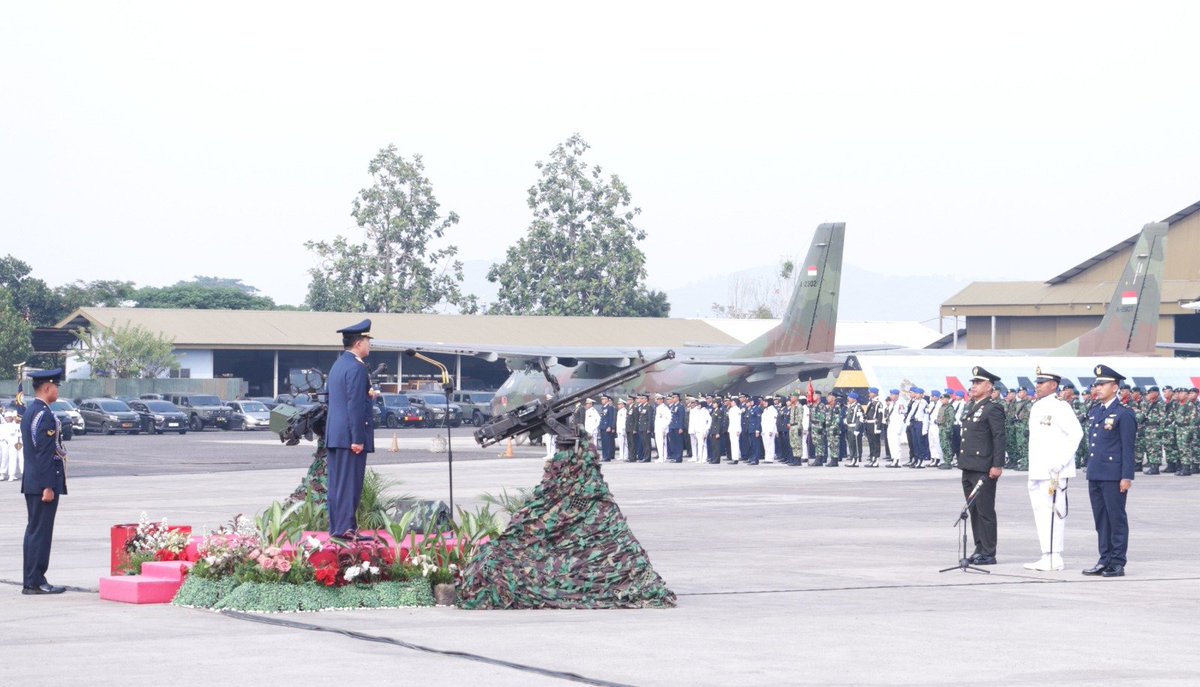 PenSulaiman's tweet photo. Danlanud Sulaiman Ikuti Upacara HUT Ke-81 TNI https://t.co/RBpNujFc8r