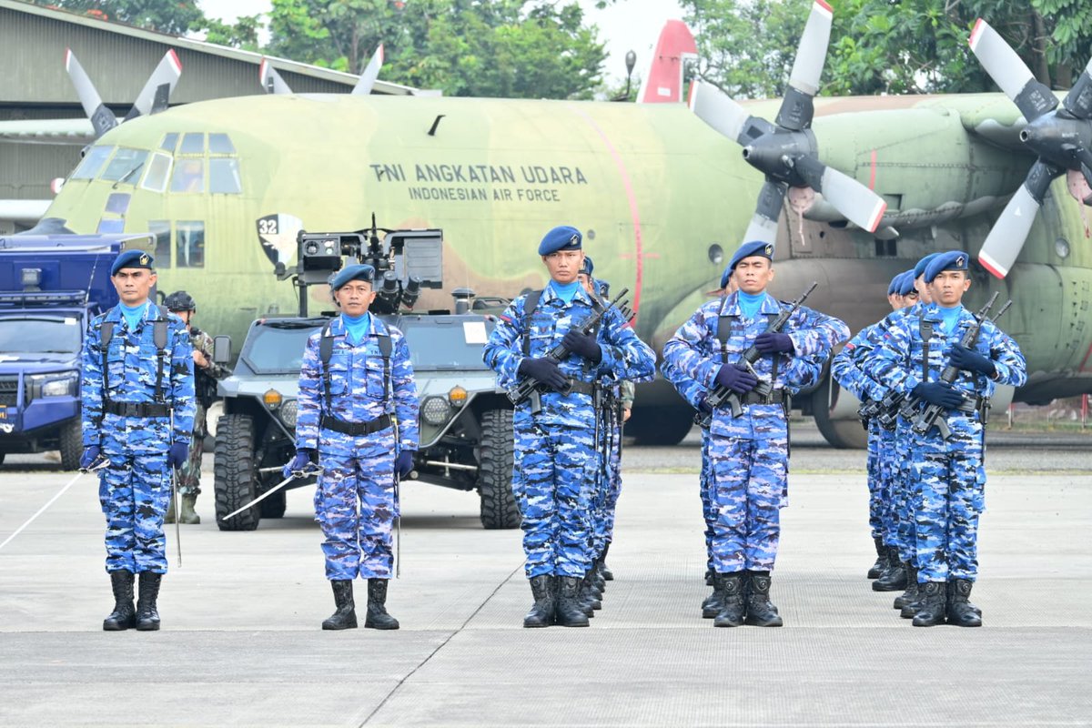 PenSulaiman's tweet photo. Danlanud Sulaiman Ikuti Upacara HUT Ke-81 TNI https://t.co/RBpNujFc8r