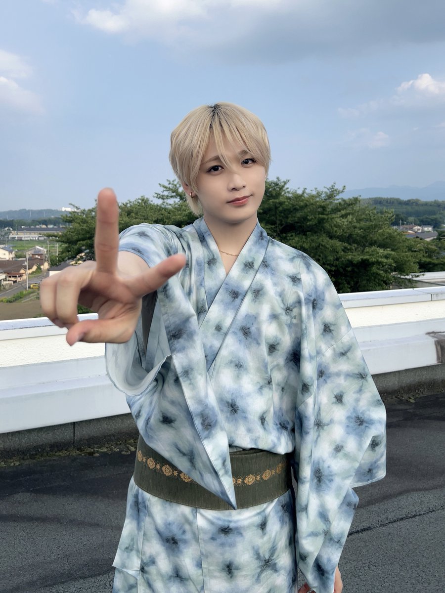 official_DXTEEN's tweet photo. [📸]261005

読売テレビ ドラマDiVE
『陽キャ集団にいる芹沢は、俺の前だと様子がおかしい』第9話
@dramaDiVEP_ytv

#佐伯裕真 役で #田中笑太郎 が
出演させていただきました🐣

感想は #陽キャ集団 をつけて
たくさんポストしてください！
来週の放送もお楽しみに☺︎

TVer見逃し配信ページ
🔗https://t.co/yIuppo2OPw

･･━━･･━━･･━━･･━━･･
エンディング主題歌
#DXTEEN 'IDOL'🎧
https://t.co/cWRRkk4xaQ

@genjibu_sdr #原因は自分にある。 #小泉光咲 さん
@topcoat_staff #四坂亮翔 さん
@KimuraKaiki #木村魁希 さん
@yukihayama1027 #葉山侑樹 さん
#DXTN #DXTEEN_IDOL