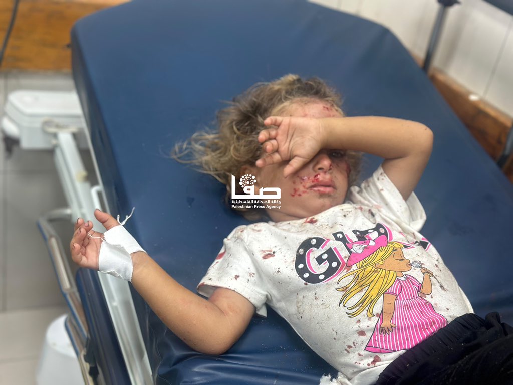AbujomaaGaza's tweet photo. One person has been killed and four others including children wounded by Israeli occupation bombing of tents in Khan Younis.. https://t.co/ZcX179Egrt