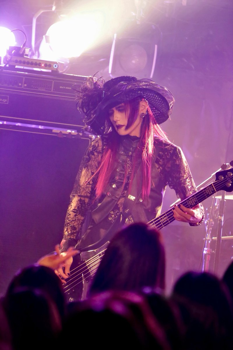 D_Tsunehito's tweet photo. 2026.10.04

LOUAGE(ROUAGE)セッション

「Lotto聖誕祭 黒服限定GIG Day1」
高田馬場CLUB PHASE

聖なる夜〜静かな夜〜

Photo by @masaBASSziong https://t.co/ywatjYQe0j