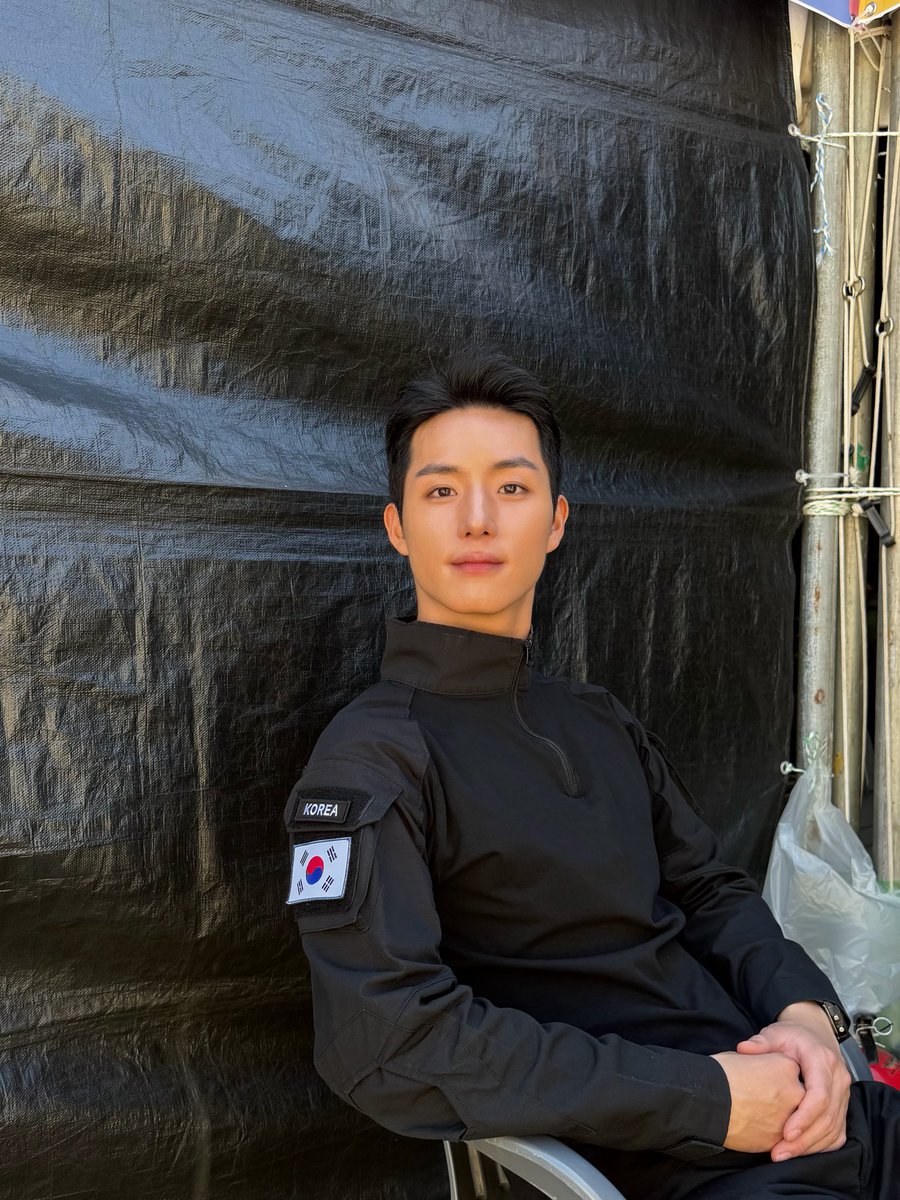 calledhyemie's tweet photo. รักตำรวจให้นาน
รักทหารให้รอ
แต่ถ้าใครมาขอ
บอกไปว่า “รอทหาร” https://t.co/mBFeqUYINn