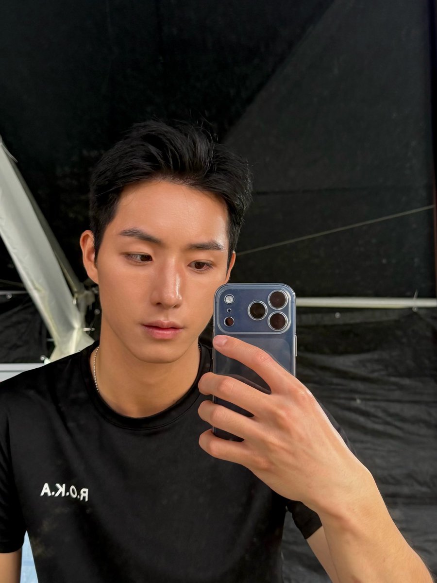 calledhyemie's tweet photo. รักตำรวจให้นาน
รักทหารให้รอ
แต่ถ้าใครมาขอ
บอกไปว่า “รอทหาร” https://t.co/mBFeqUYINn