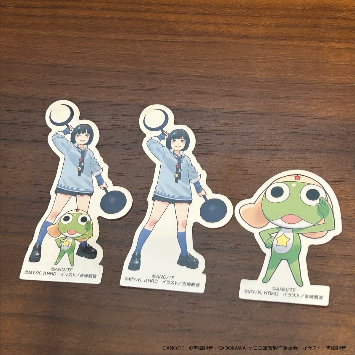 keroro_anime's tweet photo. ＼本日予約締切📣／
あのちゃんとケロロのコラボグッズが
吉崎観音先生描き下ろしイラストで新登場☆
Tシャツ、アクリルスタンド、ステッカーセットの3商品！
予約期間は本日まで！ この機会をお見逃しなく！

先行予約期間：2026年10月6日(火)23:59まで

☆ご予約はこちらから
https://t.co/lyvJPZ67Xy
#ケロロ軍曹