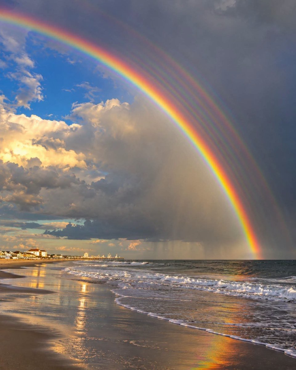 mafia_mastiff's tweet photo. A remarkable rainbow display appeared over New Jersey, with several rainbows stacked inside one another. 🌈

At least five delicate supernumerary rainbows were captured in a single scene. They form when sunlight interacts with extremely small, similarly sized water droplets, creating an interference pattern that ordinary rainbows cannot produce.

For a brief moment, the sky revealed one of nature’s strangest optical effects.