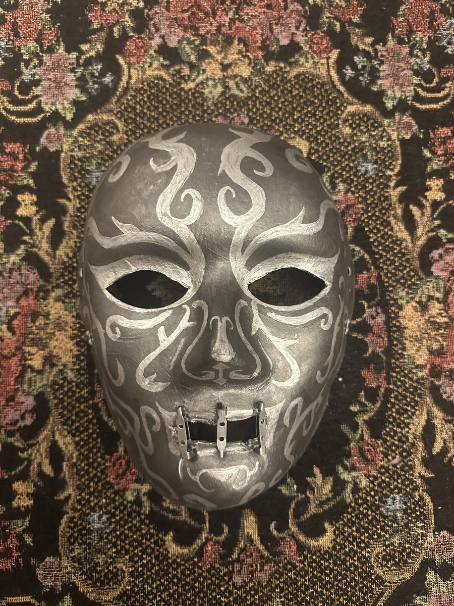 _Kay_Riddle's tweet photo. デスイーターマスクは手作りです💀🖤 https://t.co/uDrBomHtB1