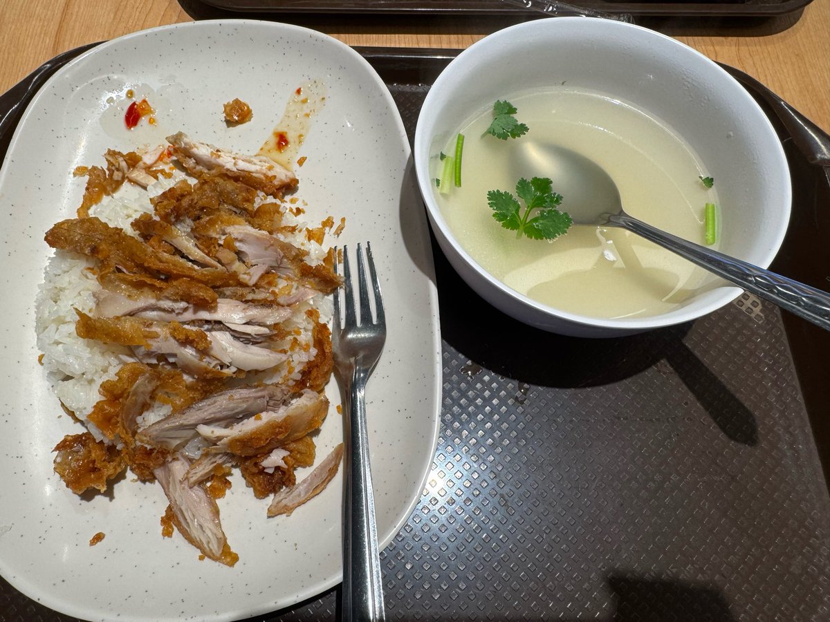 konapiyo's tweet photo. タイにてカオマンガイ https://t.co/hwO0f304rE