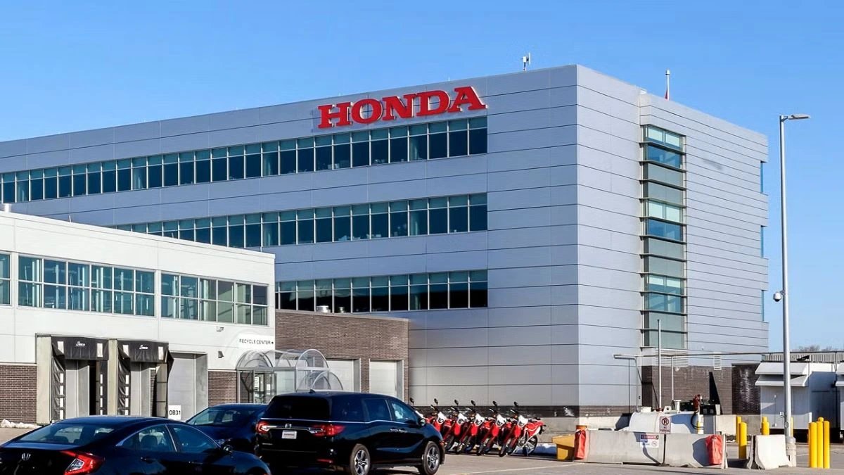 Nairametrics's tweet photo. Japanese automaker Honda has developed the underlying technology for a wireless charging system that can supply electricity to electric vehicles while they are in motion, including large commercial vehicles. https://t.co/qJlCmR3Acv