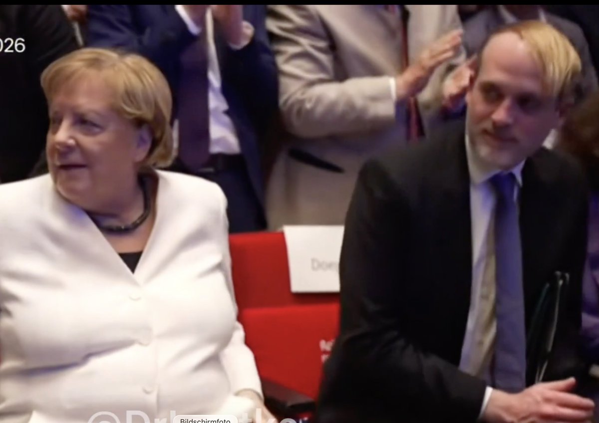 BeckerMexico337's tweet photo. Der Scheitel des blanken Horrors, aber der Typ neben #Merkel hat einfach nur eine schlechte Frisur. 😀 https://t.co/Uuq4tRR6jt