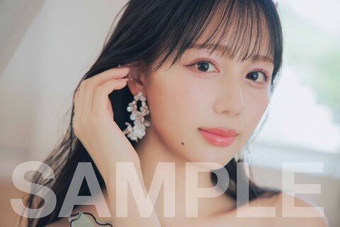 TOWER_Books's tweet photo. 麻丘真央さん メモリアル写真集『ニジの向こう』予約開始🎊

写真集＋アクスタ「プリンセスまおすけver.」がセットになったタワーレコードスペシャルセットも発売決定！

タワーレコード限定特典は生写真🎁

ご予約はこちら⇒

タワーレコードスペシャルセット
https://t.co/Fdu48yCzYM

通常版
https://t.co/NCtlNTLAVr

#麻丘真央 #ナナニジ 
#麻丘真央_メモリアル写真集 
@mao_asaoka227
@maosukememorial
