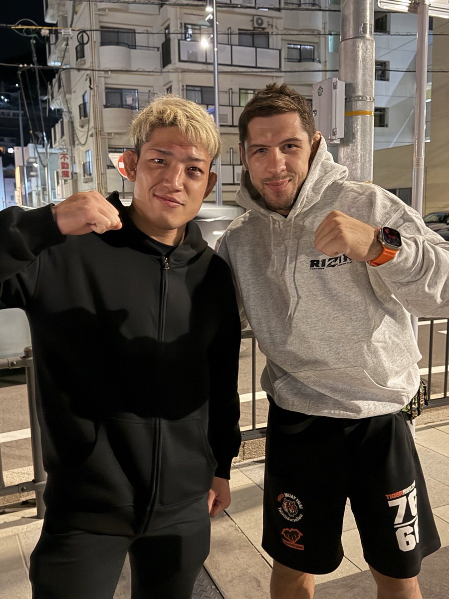 KolesnikVi80864's tweet photo. 試合後にアイスクリームを買いに行ったとき、堀江由衣さんに会いました😁🤝 https://t.co/RXonDWdMs3