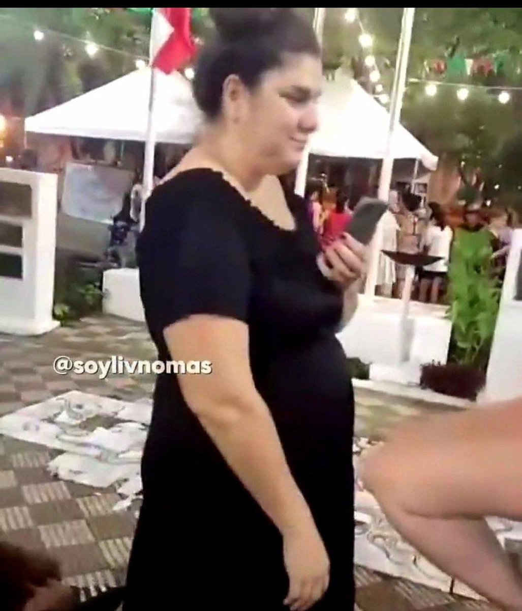 Chantialimanha's tweet photo. AHORA. Según boca de urna de ATI SNEAD, @vanev87 y @Rocio_La_Negra son las mujeres más lindas del Paraguay. https://t.co/B3ezGTyKM1