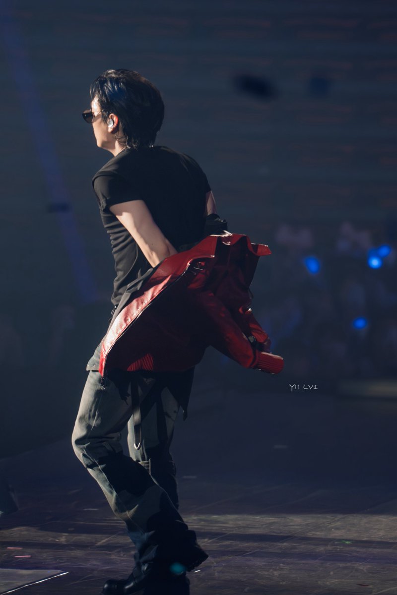 YII_lv1's tweet photo. 𝟤𝟨𝟣𝟢𝟢𝟦 𝗞𝗣𝗢𝗣 𝗣𝗥𝗜𝗠𝗘
.
月亮是恆久的日落🌙
.
#EUNHYUK #은혁 
#superjuniordne #슈퍼주니어 https://t.co/rUnhNisEoh