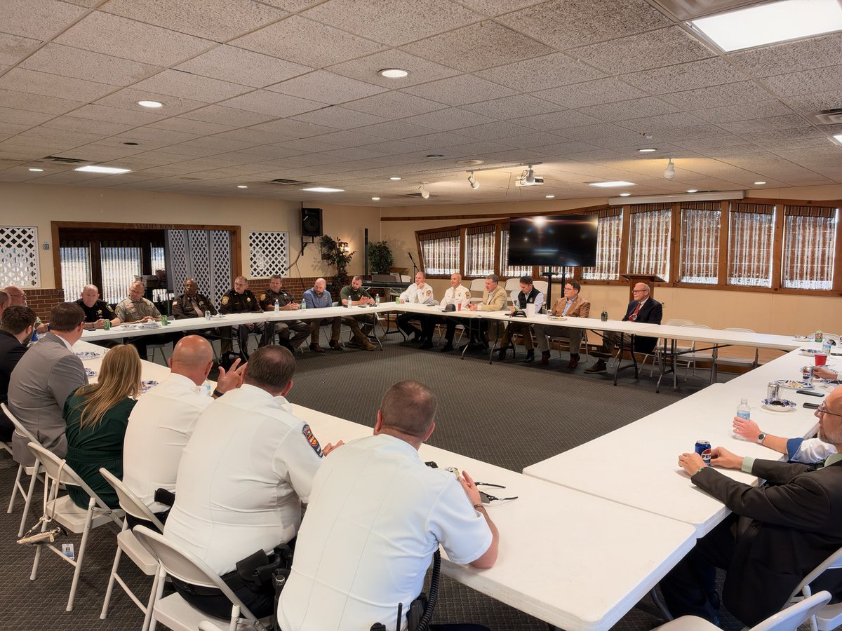 RepMGriffith's tweet photo. Last week in Smyth County, I participated with Governor Allen and Attorney General Miyares in a law enforcement roundtable.

Law enforcement officials from our region attended to share their perspectives and challenges. https://t.co/kPq2d19ise