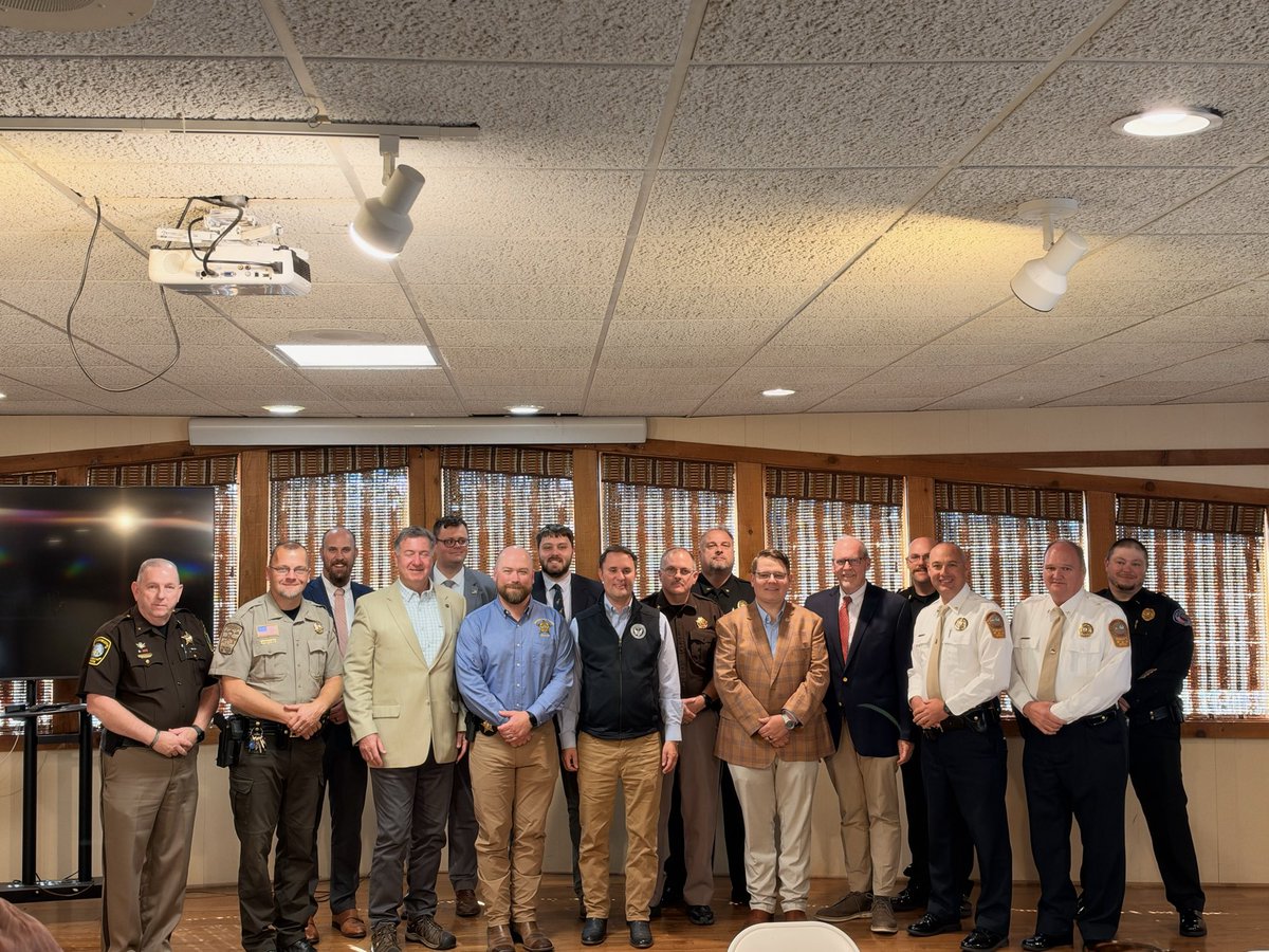 RepMGriffith's tweet photo. Last week in Smyth County, I participated with Governor Allen and Attorney General Miyares in a law enforcement roundtable.

Law enforcement officials from our region attended to share their perspectives and challenges. https://t.co/kPq2d19ise
