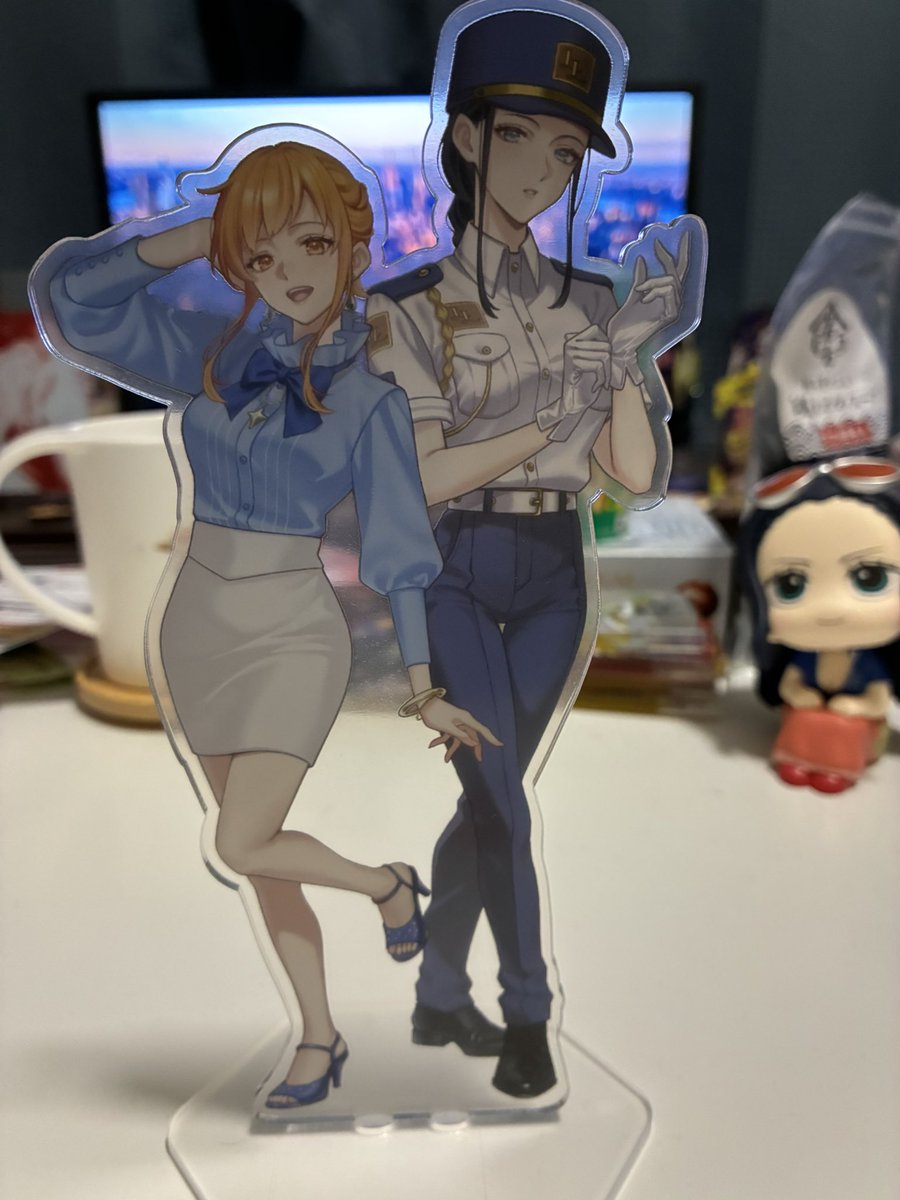 nihinihi110421's tweet photo. @8x8_happa はっぱさん！！！！！こちらにも届きました！！！！！！
ぬぉぉぉおおおおおお！！！！！！
ありがとうございます！！！！！！！🍊🌸🍊🌸🍊🌸
誰もが欲しいロビンちゃんの警備員スタイルのグッズが！！！！！届きました！！！！！
ステッカーもアクスタも可愛すぎます😭😭😭家宝にします！！！！😭✨ https://t.co/MTozF9UlQC