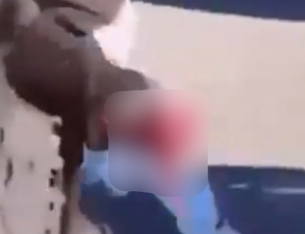 CerfiaFR's tweet photo. 🚨🇫🇷 FLASH | Alors que le procureur affirme que le lycéen a RAMASSÉ la grenade, une lycéenne proche de lui affirme qu’elle est TOMBÉE directement sur lui. https://t.co/wfNjxdJLHz