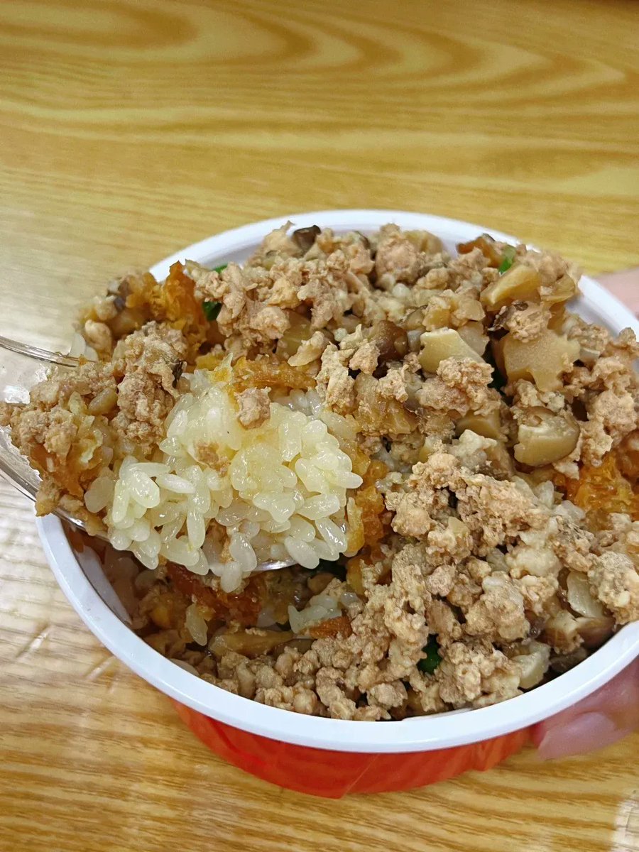 BrynleeStozc's tweet photo. Un delicioso arroz pegajoso, un barco pequeo, buenos amigos y risas en la playa. https://t.co/Q6q3pMBBaX