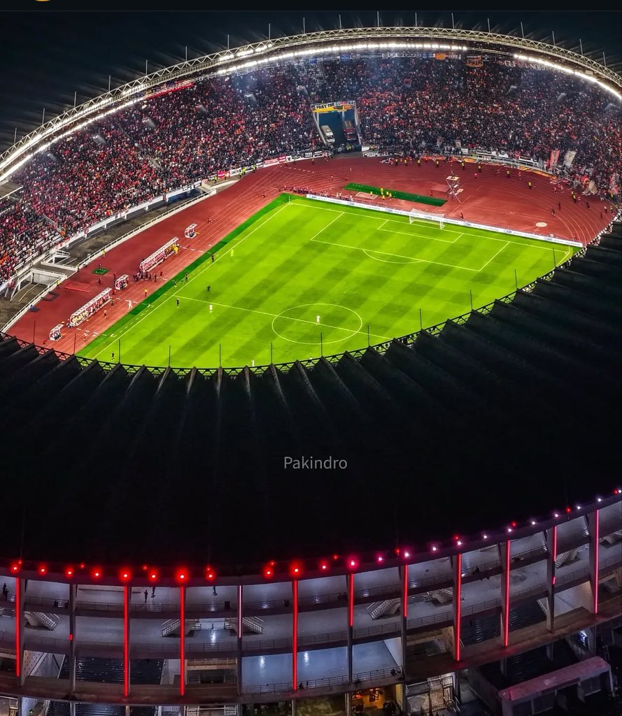 Ball_balanID's tweet photo. Kondisi diluar stadion GBK saat ini 🤯🤯

📸 ig/pakindro https://t.co/LytX8alQap