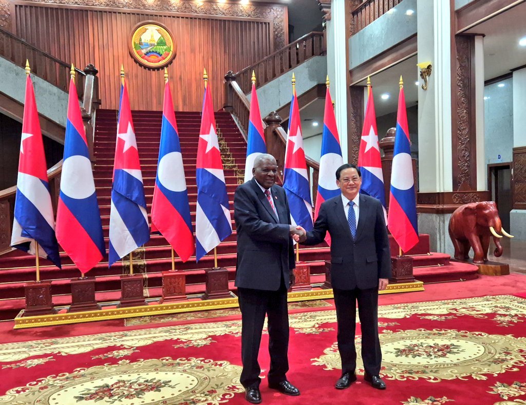 AsambleaCuba's tweet photo. Esteban Lazo: «Felicitamos a Sonexay Siphandone, electo como presidente de la Asamblea Nacional de la hermana República Democrática Popular #Lao🇱🇦. 
Deseamos éxitos en su gestión y ratificamos voluntad de fortalecer nuestros sólidos vínculos interparlamentarios» https://t.co/gDwbjVzqs5