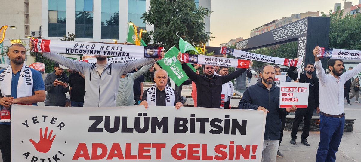fnkhrktbtm's tweet photo. Furkan Hareketi Zulme Karşı Meydanlarda! 

Alparslan Hocamız, Semra Kuytul Hocahanım ve diğer kardeşlerimizin hukuksuz tutukluluklarına karşı tepki göstermek için 
#BatmanBasınAçıklaması
#OzgürlükYürüyüşü
SemraHocaya Ozgürlük
AlparslanHocaya Ozgürlük
ZulmeKarşı Meydanlardayız https://t.co/QnFp7a8NLn
