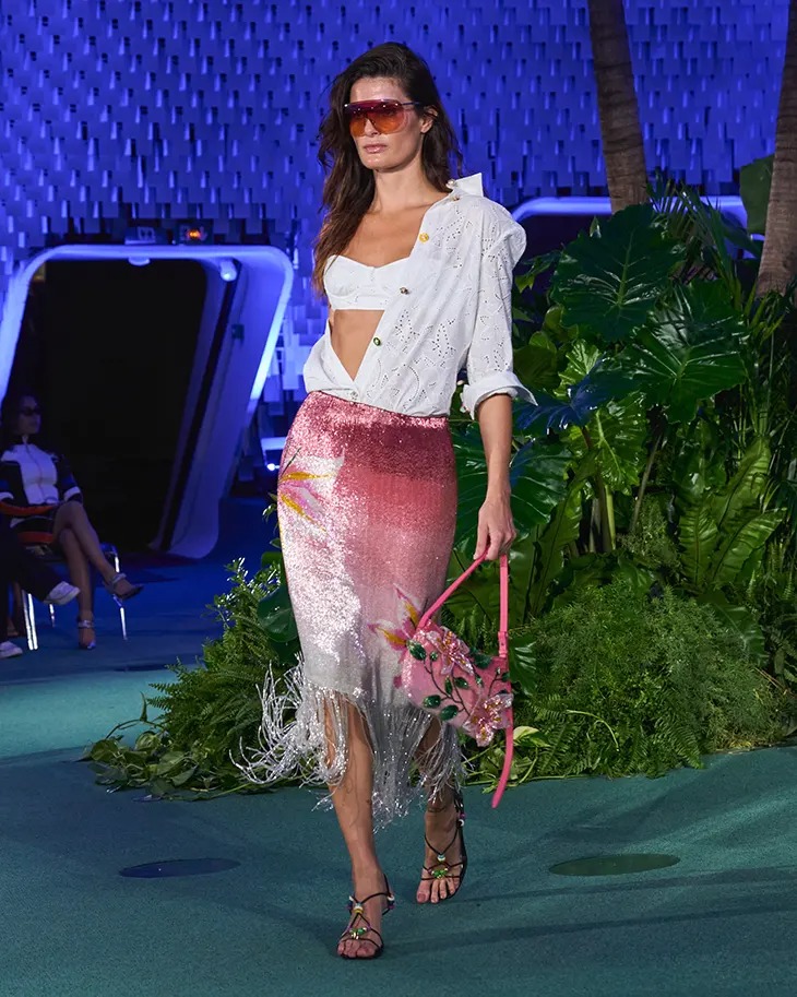 designscene's tweet photo. Casablanca Spring Summer 2027 Takes Inspiration From Brazil - See more here: https://t.co/hHsV66ovVK

#Casablanca turns to Brazil for SS27 with Amor e Progresso, a collection by founder and Creative Director #CharafTajer shaped by the country’s culture, architecture, football, beaches and tropical environments. Tajer approaches Brazil through personal experience, focusing on the places, rhythms and communities that have influenced him over time.

Photo Courtesy of Casablanca

#PFW