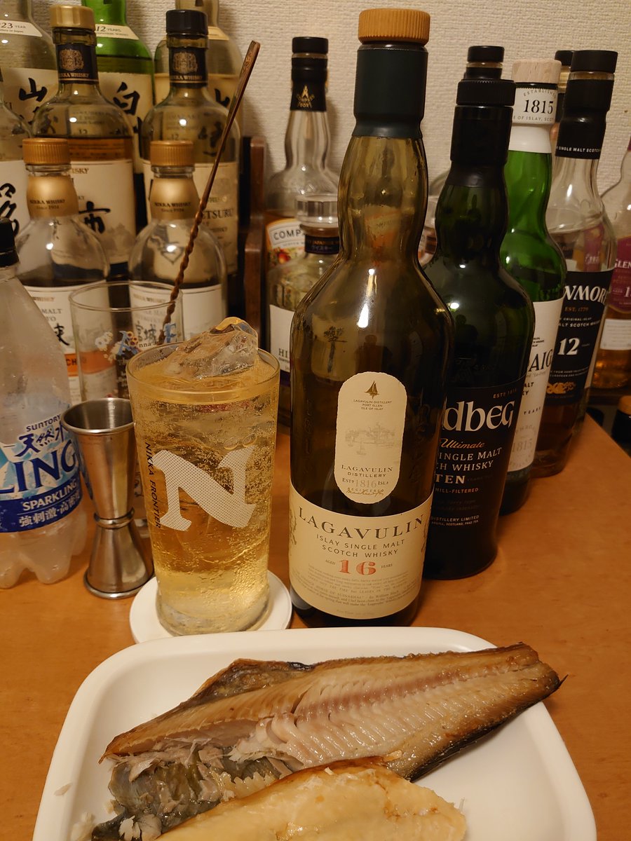GTR50italdesign's tweet photo. しごおわ〜🙌
やっと明日は休み😊
呑みましょう🙌
今日は魚をつまみにスモーキーハイボールでお疲れKP🥃✨
今日のウイスキーはアイラ四天王の
ボウモア12年
ラフロイグ10年
アードベッグTEN
ラガヴーリン16年
正露丸を感じました😎
いやぁ～たまらんなぁ😳
最高の晩酌でした😋
今日もお疲れ様でした🙇 https://t.co/dvaXPOU2lC