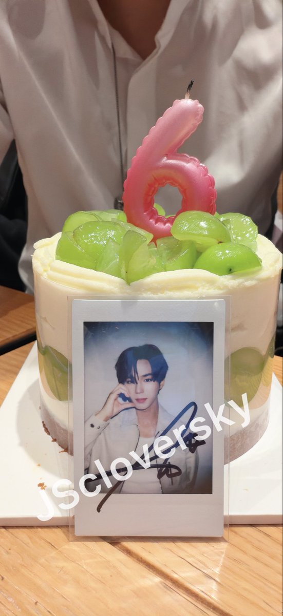 jscloversky's tweet photo. 우리 6년 https://t.co/TMh5f29TgQ