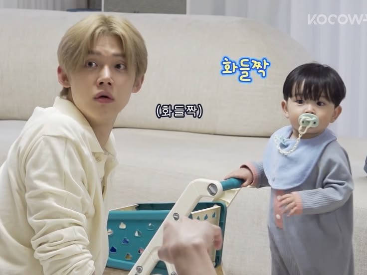 candyyoukaroll's tweet photo. Yeonjun TXT ๐๐ค
Ayahable bgt dia itu, sejauh aku nonton txt parenting diary yg paling sering gendong dan sayang2 Yoojun ya itu si Yeonjun.
Mana gaul bgt Yeonjun, pokoknya tipe aku bangeeet.
#YeonjunTXT #TXT https://t.co/xv7MaC09cF