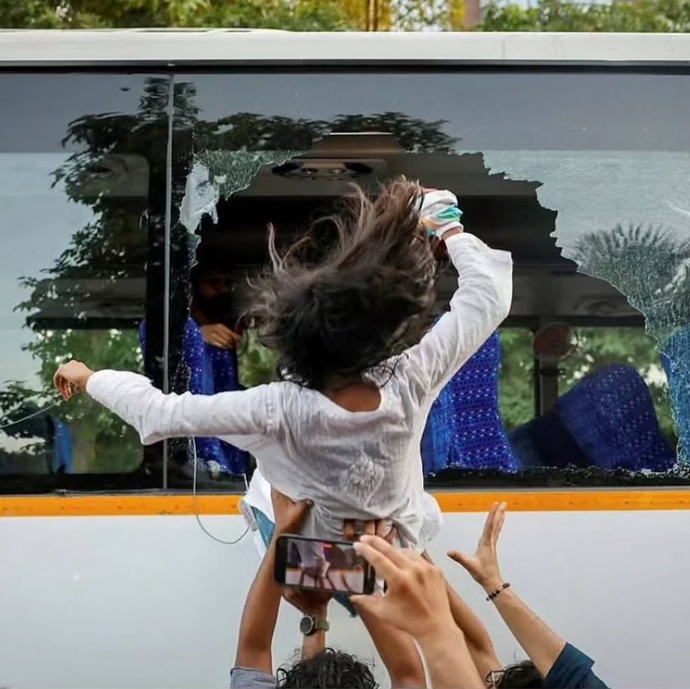 CatWomaniya's tweet photo. What a powerful photo.

Indian women are the future leaders of a stronger, freer and more progressive India. https://t.co/DiYkqAYZA9