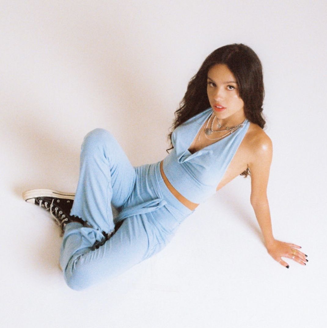 ChartsRodrigos's tweet photo. Olivia Rodrigo’s "SOUR" becomes the first female album to reach 18 BILLION Spotify streams and the second fastest album to do so, behind only Bad Bunny’s "Un Verano Sin Ti." https://t.co/5rhBcv3Ulu