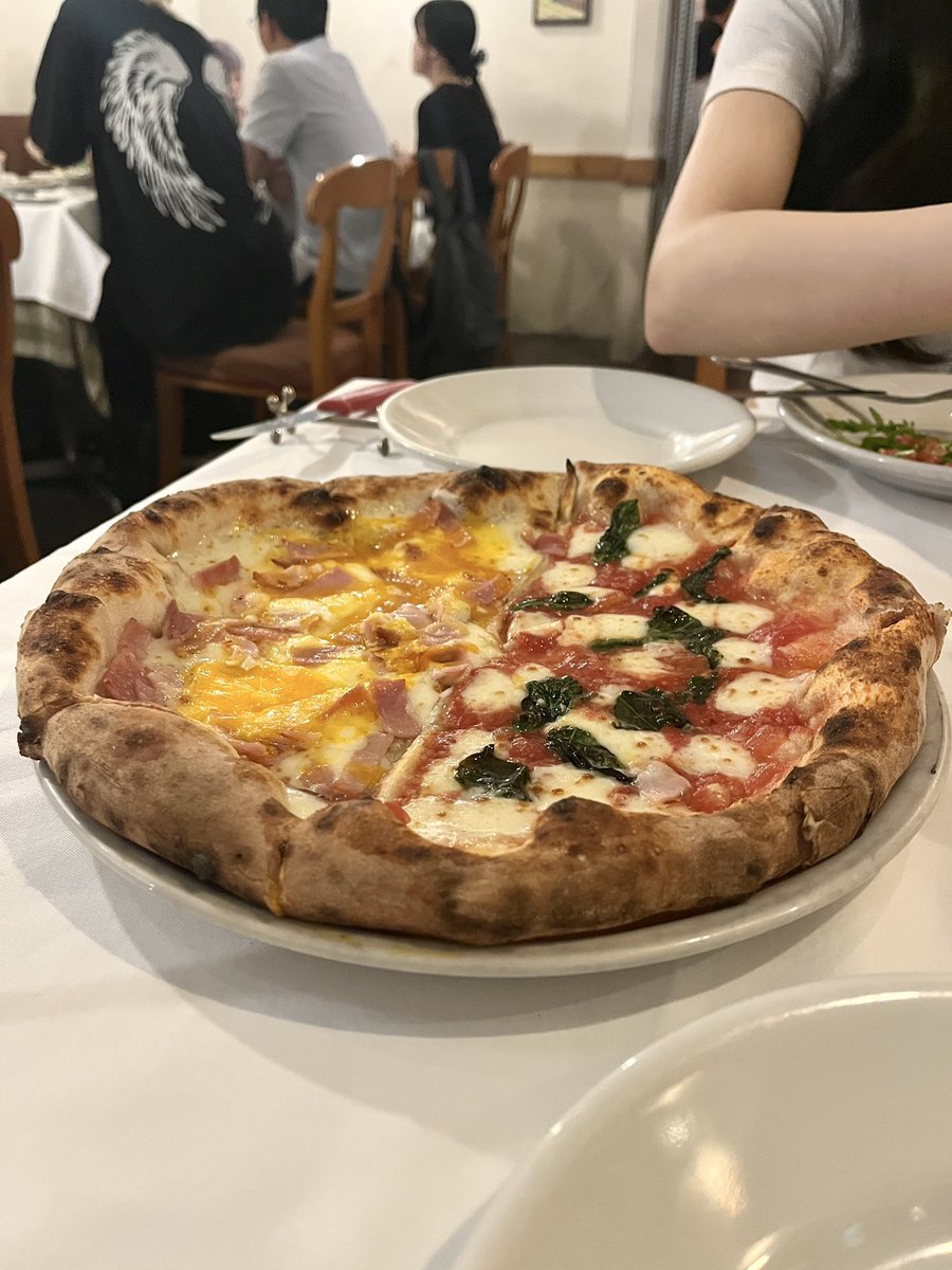 kusobiyoakaka's tweet photo. 茶にある超人気イタリアンなんだけど、ピザの耳までとんでもなく美味しくてまじでまじでまじで感動したので皆本当に行ってください、予約必須📋 https://t.co/iUdr4ljyhV
