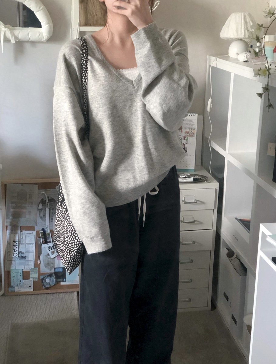 decarchive_'s tweet photo. 쉬는 날 머리부터 발끝까지 편한 룩👼🏻🫰🏻 https://t.co/oB9Ro1Yjyx