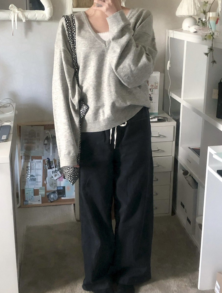 decarchive_'s tweet photo. 쉬는 날 머리부터 발끝까지 편한 룩👼🏻🫰🏻 https://t.co/oB9Ro1Yjyx
