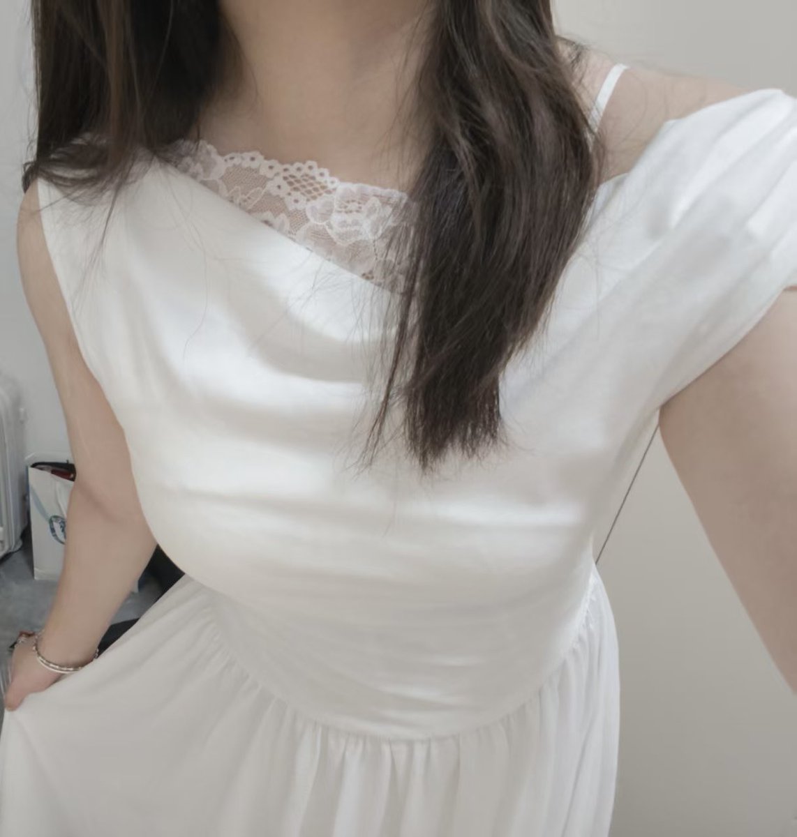 mainooo00's tweet photo. 最美不过反差，下一个会是谁有幸牵起家妻的丝带呢 #广州 #人妻 #绿帽 #情侣 #bdsm #单男 https://t.co/gQbnyPBij3