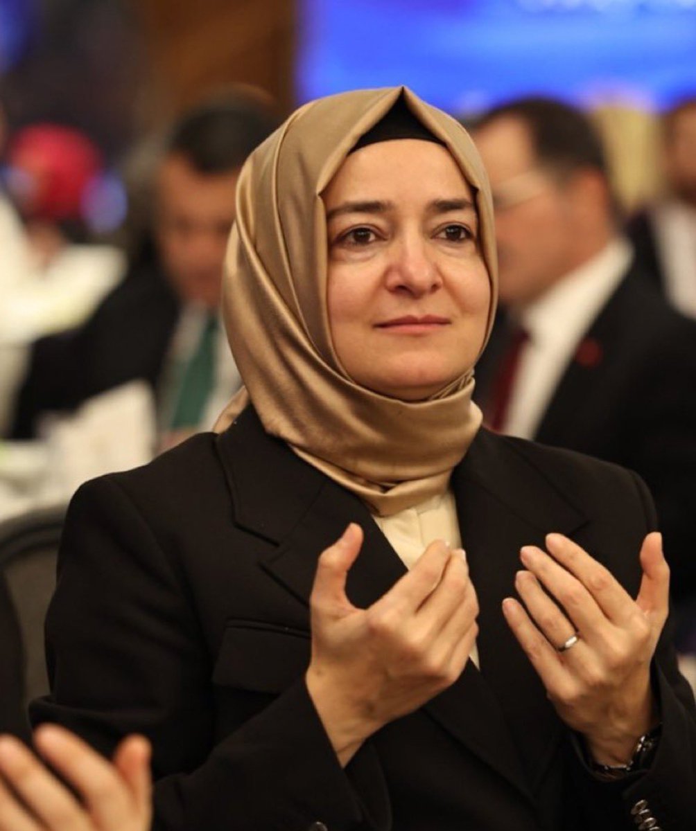 EIdilli's tweet photo. Foncu Fatma bir oh çekmiṣtir Kurtuluṣ Osman geldi 😂 https://t.co/SRMwlyX9Dv