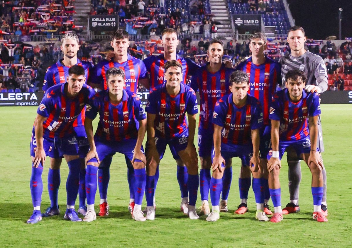 PedroBonet_2's tweet photo. El  @CD_Eldense de Messi y  Javi Olaizola RIVAL del @atleticbalears en la Copa del Rey 🏆 vuelve el fútbol de superior CATEGORÍA al Estadi Balear. https://t.co/FOzJzfj1iv