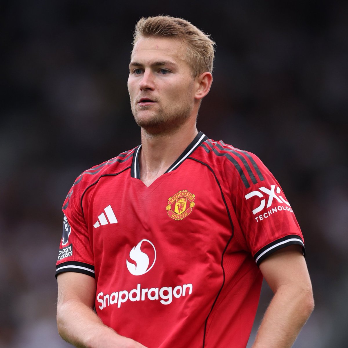 UnitedUpdates's tweet photo. 🚨🚨 | 𝐉𝐔𝐒𝐓 𝐈𝐍: Matthijs de Ligt has looked GOOD since returning to full training and is edging closer to a return. 

The defender featured in Saturday’s behind-closed-doors game against Lausanne. [@SullyTalkz] #mufc https://t.co/LaAw7CLT5v