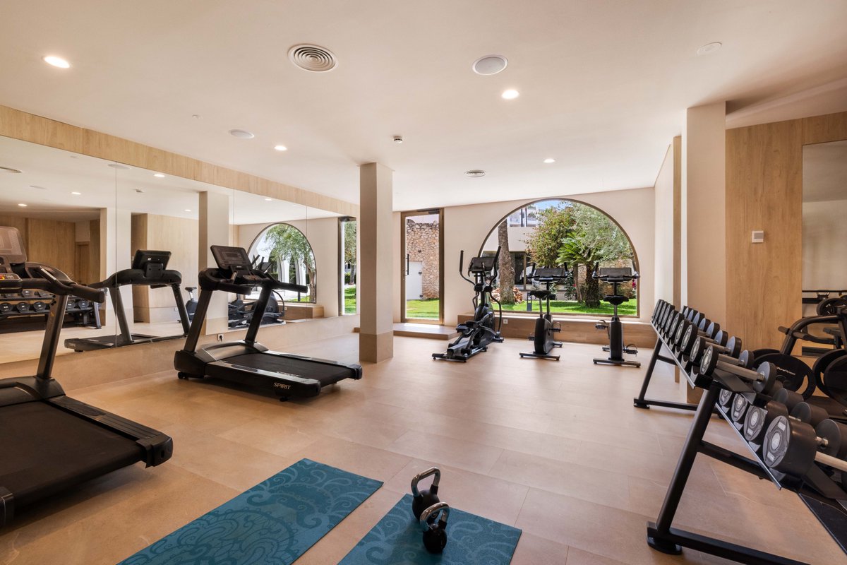 proturhotels's tweet photo. Queremos que te sientas como en casa y asegurarnos de que no tengas que interrumpir tu rutina de deporte durante tus vacaciones   
Nuestros hoteles disponen de gimnasios totalmente equipados y con todas las comodidades para que puedas mantener tu rutina.
📸 Protur Safari Park https://t.co/VD4dsRL3LJ