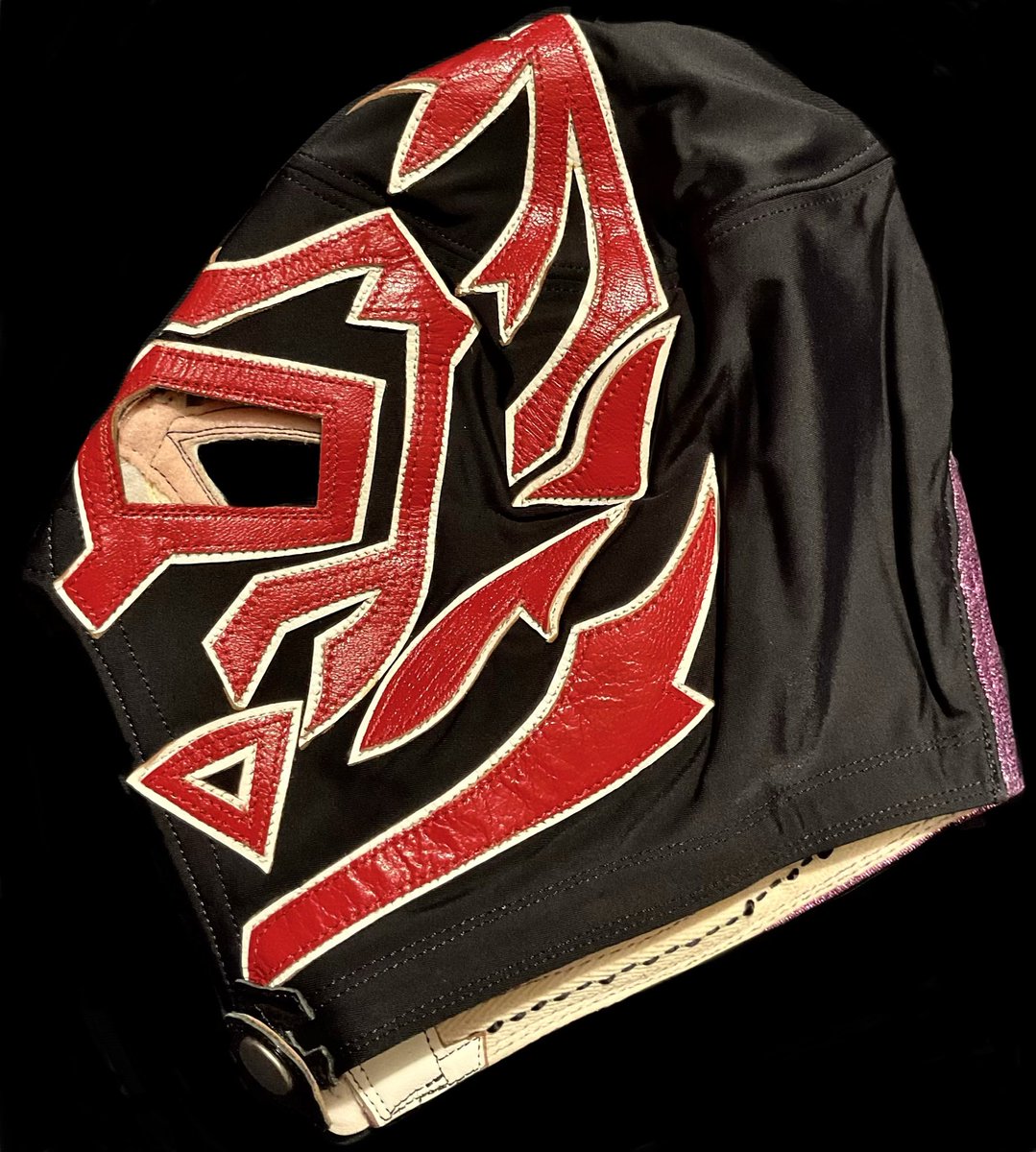 RHP4ever's tweet photo. King Cuerno / Hijo del Fantasma @JBElFantasma fusion mask. This mask features both of their signatures. #KingCuerno #ElHijoDelFantasma #OhLaLa #LuchaUnderground #LuchaLibre https://t.co/b9XOOY8oXU