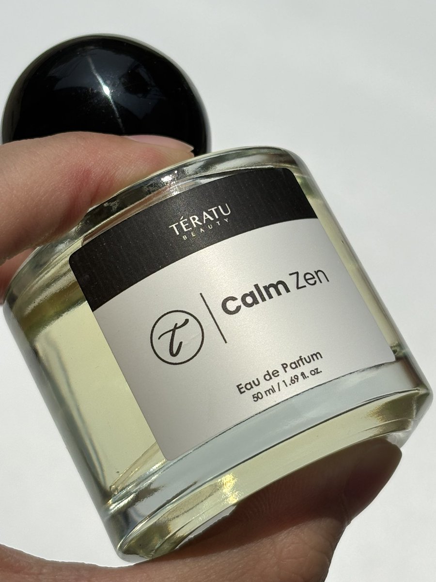 sunfloliz's tweet photo. definisi parfum yang KEPAKE KAPAN AJA 👏

fresh.. clean.. airy.. green, somehow berasa lagi spa dikelilingin rumput dan semilir angin. mau panas atau adem juga tetep COCOK 👊 https://t.co/QsLkhDQ3IK