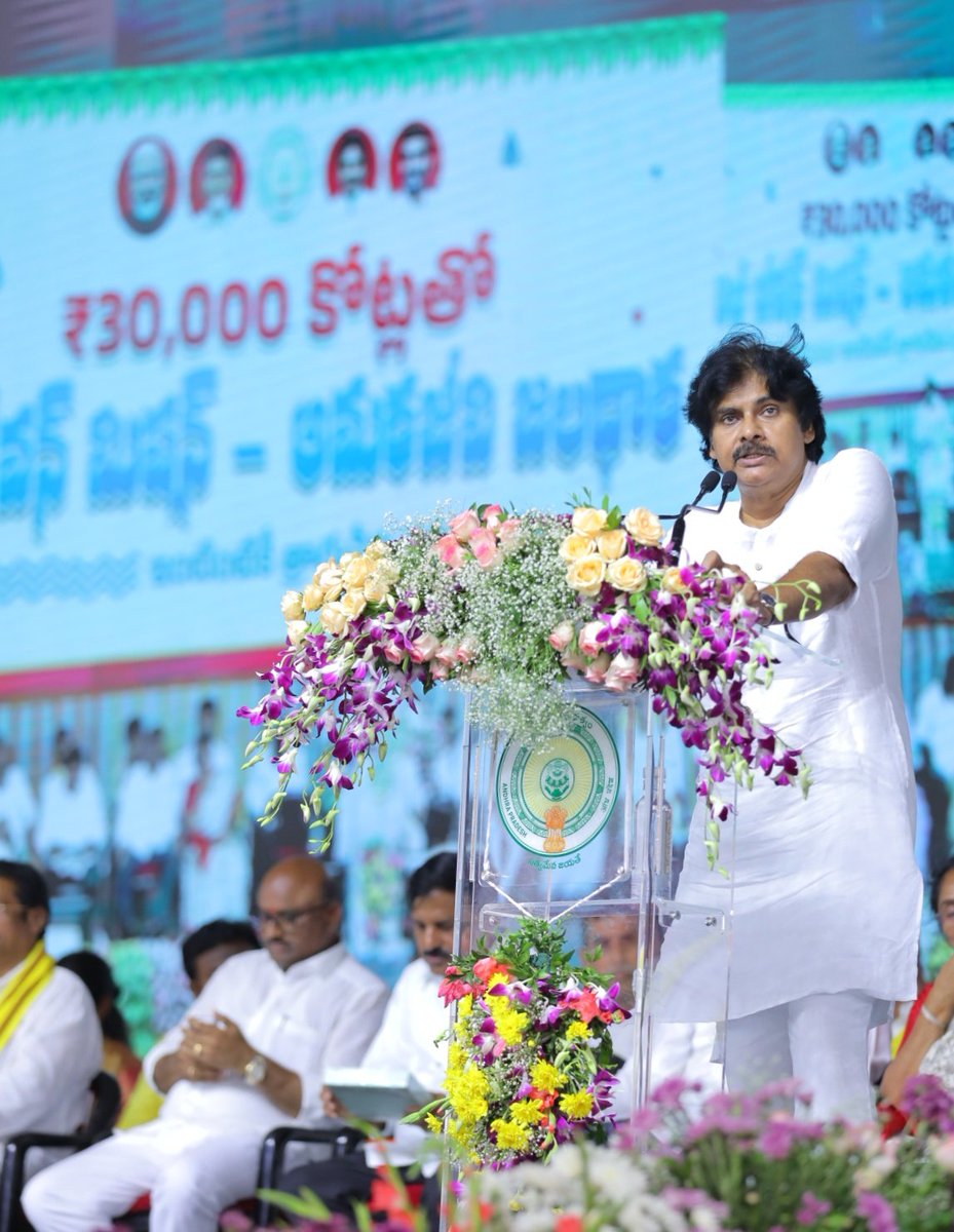 JanaSenaParty's tweet photo. పార్టీ కాదు.. ప్రాంతం కాదు.. ప్రజలే ముఖ్యం

తాగు నీటి విషయంలో రాజకీయాలకు తావు లేదు 

ప్రతి ఇంటికీ సురక్షిత నీరు.. ప్రతి గ్రామానికి నీటి భద్రతే అమరజీవి జలధార లక్ష్యం

- రూ.30,156 కోట్లతో ‘అమరజీవి జలధార’కు శ్రీకారం

- ⁠పులివెందులకు రూ.280 కోట్లుతో 299 గ్రామాల తాగు నీటి సమస్యకు పరిష్కారం

 3.27 కోట్ల మందికి సురక్షిత తాగునీరు అందించేలా భారీ ప్రణాళిక

 గత ఏడు దశాబ్దాల్లో నిర్మించిన వసతులకు మించి ఈ ఐదేళ్లలోనే భారీ నీటి మౌలిక వసతులు

 రాయలసీమ నుంచి ఉద్దానం వరకు ప్రతి ప్రాంతానికీ సురక్షిత తాగునీరు

ప్రొద్దుటూరులో జల్ జీవన్ మిషన్ – అమరజీవి జలధార ప్రాజెక్టుల శంకుస్థాపన కార్యక్రమంలో ఉప ముఖ్యమంత్రివర్యులు శ్రీ  @PawanKalyan గారు 

#JalJeevanMission #HarGharJalAP #AmaraJeeviJaladhara