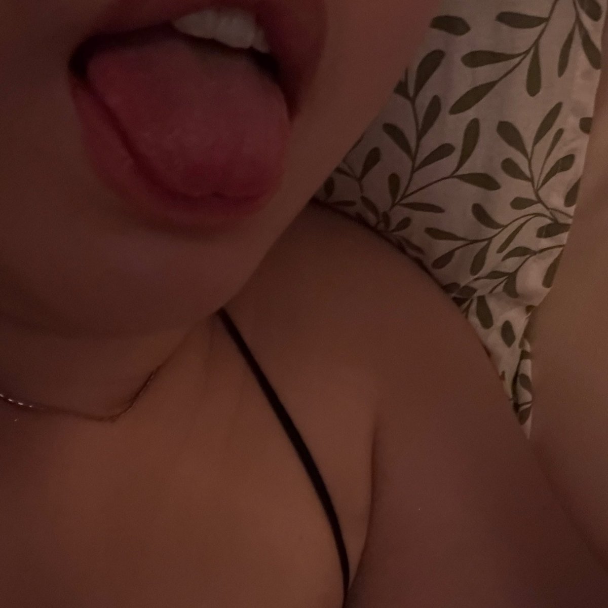 LLLuAe690's tweet photo. 👅很喜欢像小狗一样伸舌头 https://t.co/N6415mg3qZ
