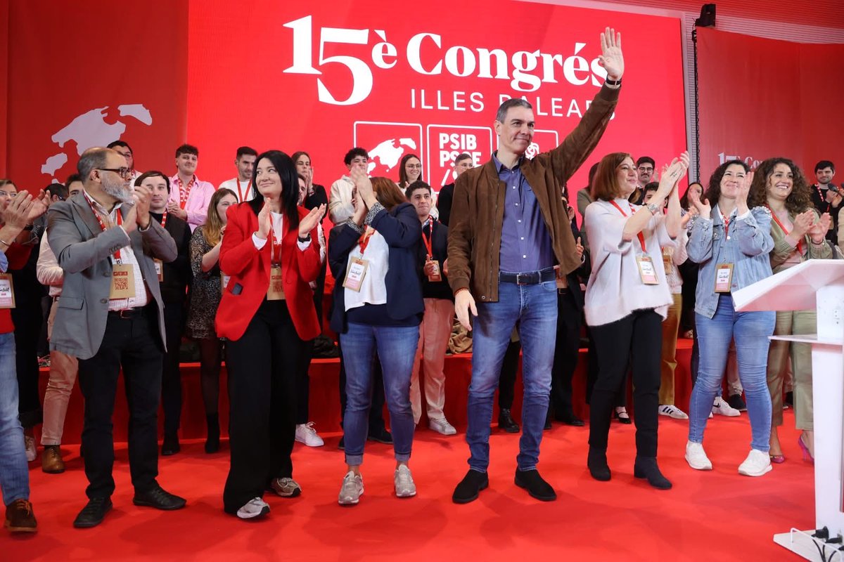 cosmebonet's tweet photo. 29 de novembre. Ens hi jugam molt: defensar avanços socials, protegir drets i continuar progressant front a qui vol fer passes enrere.
Ara toca mobilitzar-nos, sortir al carrer i explicar el projecte socialista. Amb ganes, amb força i amb il·lusió.

Endavant! 🌹 https://t.co/b9xlN0T4NH
