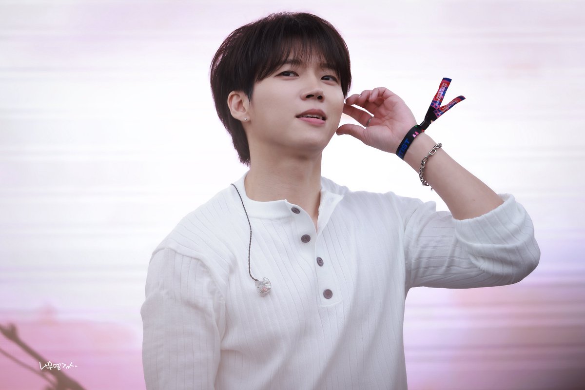 infinite_namuel's tweet photo. 261003 렛츠락 남우현 

잘생겨서 좋아하는건 아니지만 잘생겨서 좋아해요 

#남우현 #NAMWOOHYUN
#렛츠락페스티벌 #LetsRockFestival https://t.co/CZsCHqNEMW