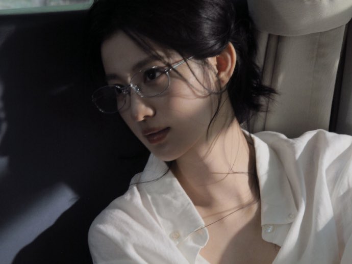 caomuyaya's tweet photo. 언니... https://t.co/a3cIi0zTwc