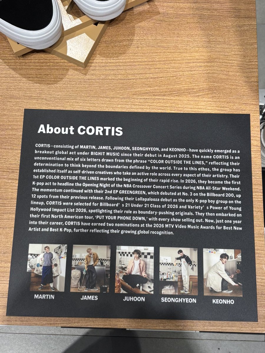 M0RTALV0IDD's tweet photo. cortis x vans @ sm mega ! https://t.co/xHNwOQGJal